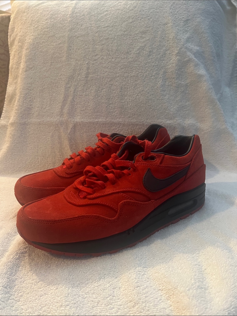 Nike Red and Black Men’s Low-Top Sneakers